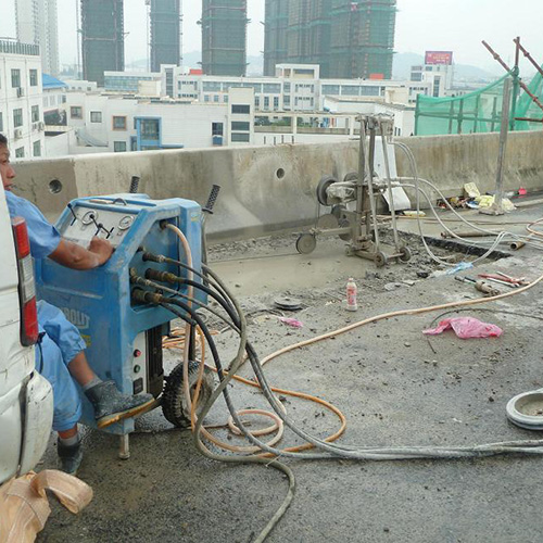 專業、高效、安全在建筑撤除行業，樓板繩鋸切割拆除是一項非常重要的技術，它涉及到建筑結構的改造、維修以及拆除等多個方面