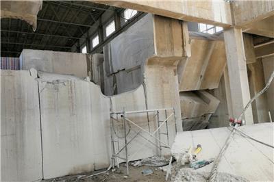 混凝土墻體拆除技術全解：爆破、機械、靜態與切割拆除方法